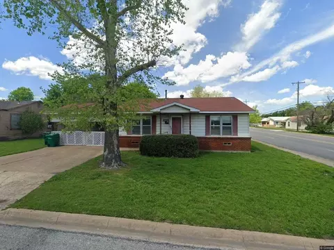 1717 E Cherry St, Sherman, TX 75090