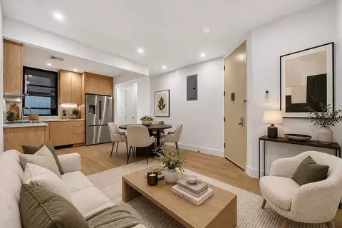 205 8th Ave #2F, New York, NY 10011