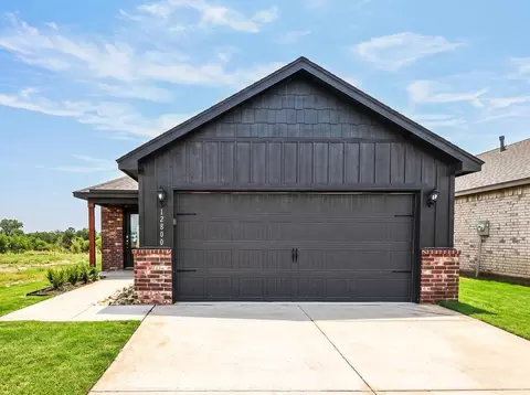 12800 Carrara Ln, Yukon, OK 73099