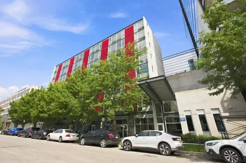 1515 N Fremont St #201, Chicago, IL 60642