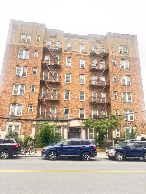 36-20 Parsons Blvd #6C, Flushing, NY 11354