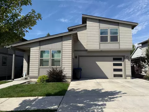 21 NE Cessna Dr #1, Bend, OR 97701
