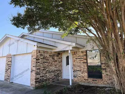 6847 S Creek Dr, Fort Worth, TX 76133