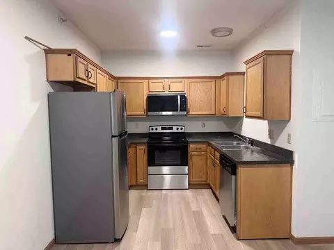 905 NE Deer Creek Dr, Grain Valley, MO 64029
