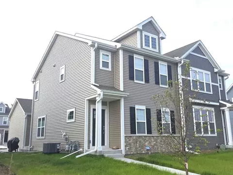 1472 Olde Highlander Dr, Oconomowoc, WI 53066