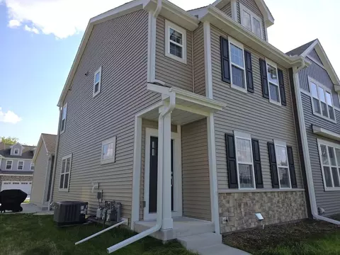 1472 Olde Highlander Dr, Oconomowoc, WI 53066