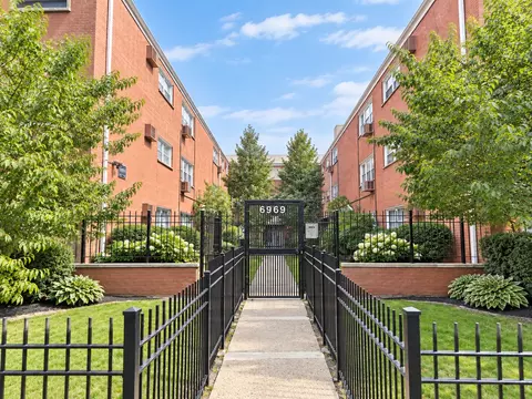 6969 N Ashland Blvd #205, Chicago, IL 60626