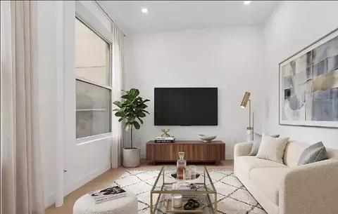 246 E 53rd St #1A, New York, NY 10022