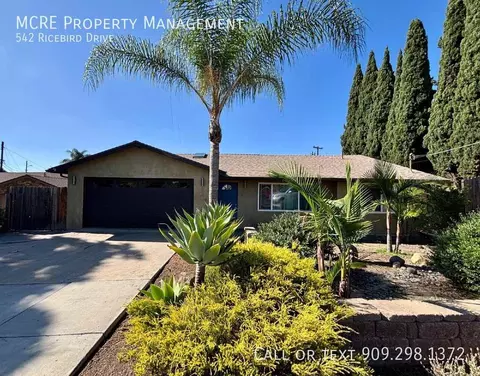 542 Ricebird Dr, Vista, CA 92083