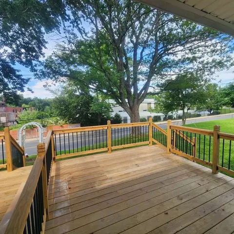 40 Ferry St #1, Easthampton, MA 01027