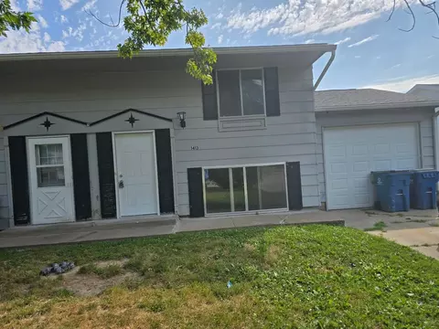 1411 11th St, Silvis, IL 61282