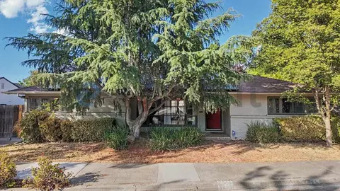 5433 T St, Sacramento, CA 95819