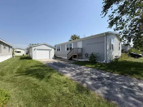 19 Swallow Ln, Beecher, IL 60401