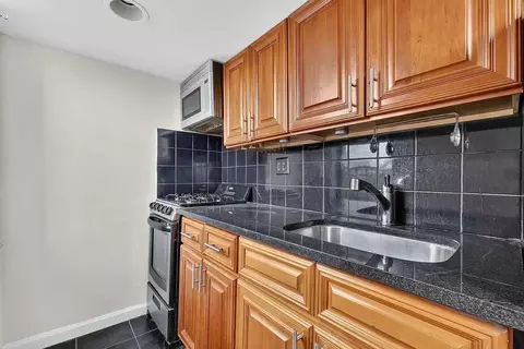 619 E 5th St #27, New York, NY 10009