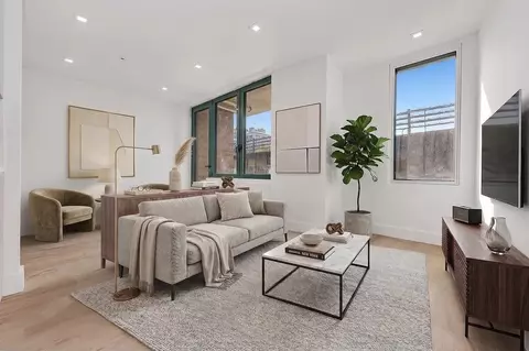3645 31st St #5H, New York, NY 11106