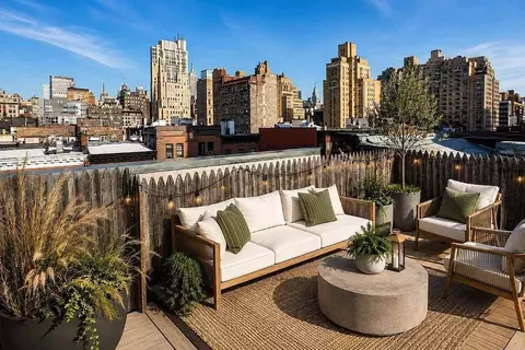 239 W 14th St #5F, New York, NY 10011
