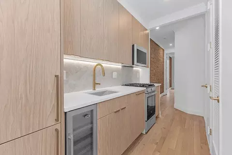 356 W 21st St #7, New York, NY 10011