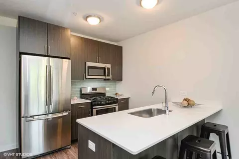 1325 N Wells St #201, Chicago, IL 60610