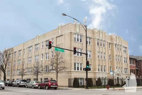 2600 N Kimball Ave #103, Chicago, IL 60647