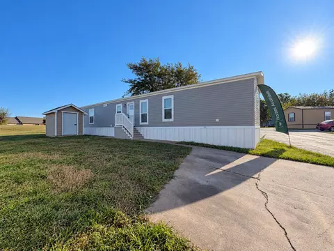 709 N Collins Fwy #5, Howe, TX 75459