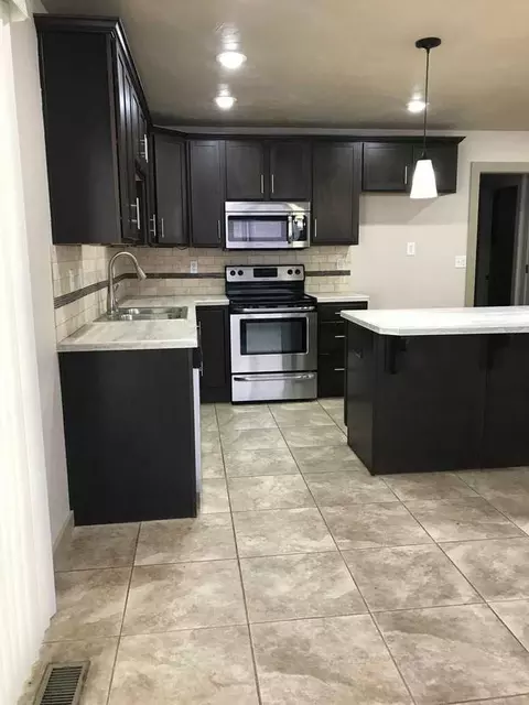 1048 E Cherokee St, Springfield, MO 65807 photo 4