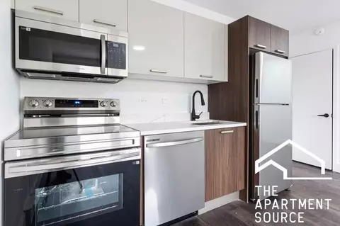 1555 W Hollywood Ave #413, Chicago, IL 60660