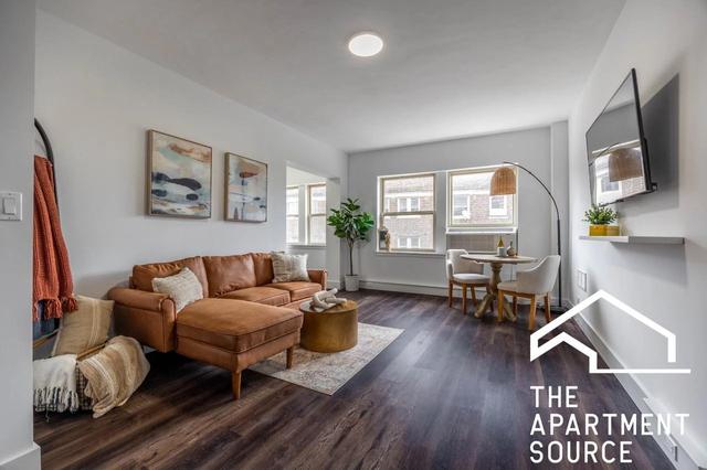 1555 W Hollywood Ave #208, Chicago, IL 60660