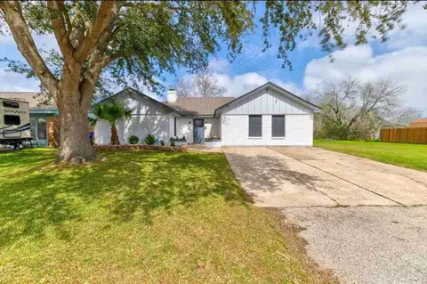 2302 38th Ave N, Texas City, TX 77590