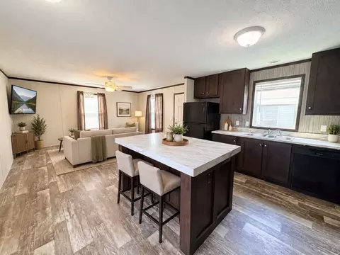 10694 E State Route 762 #76M, Lockbourne, OH 43137
