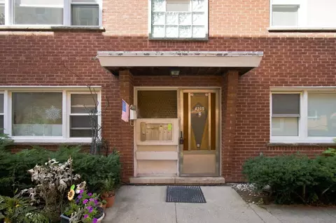 4305 W Lawrence Ave #2S, Chicago, IL 60630