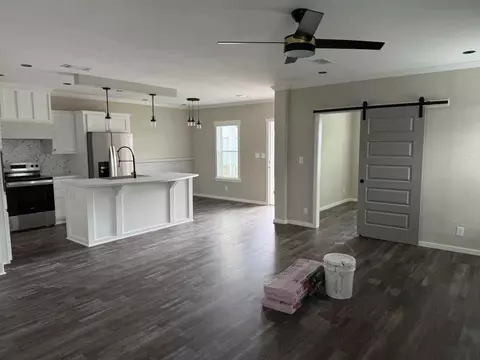 1647 Voyager Dr, Sarasota, FL 34234