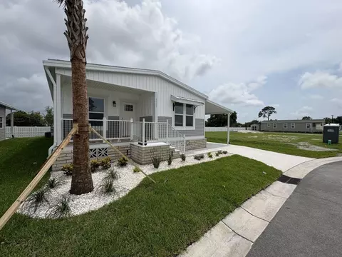 1631 Voyager Dr, Sarasota, FL 34234