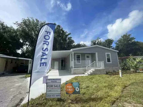 13142 Grape Ave, Grand Island, FL 32735