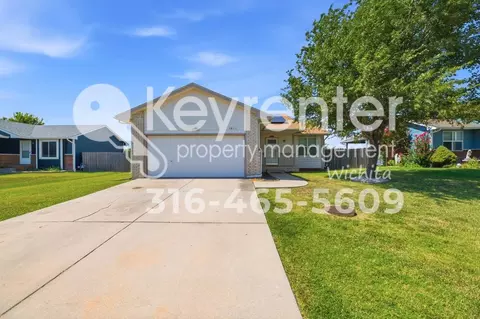 1823 N Country Walk Ln, Mulvane, KS 67110