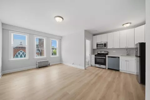 2600 N Kimball Ave #402, Chicago, IL 60647