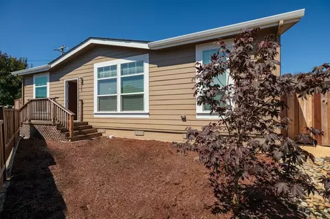 911 35th Ave, Santa Cruz, CA 95062