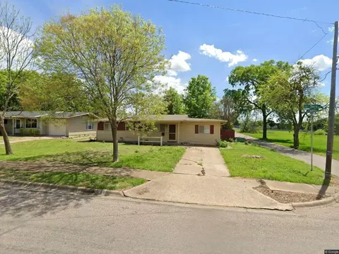 1900 E Cherry St, Sherman, TX 75090