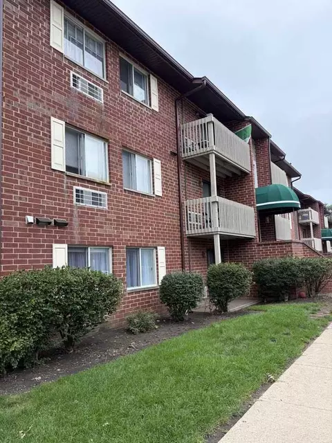 880 N Lakeside Dr #3C, Vernon Hills, IL 60061