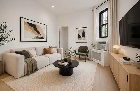 225 W 20th St #5E, New York, NY 10011