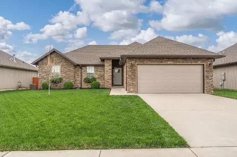 876 E Dyann Dr, Nixa, MO 65714