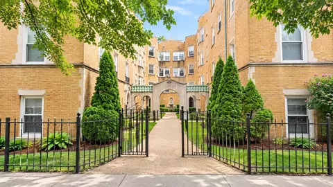 6420 N Newgard Ave #2E, Chicago, IL 60626