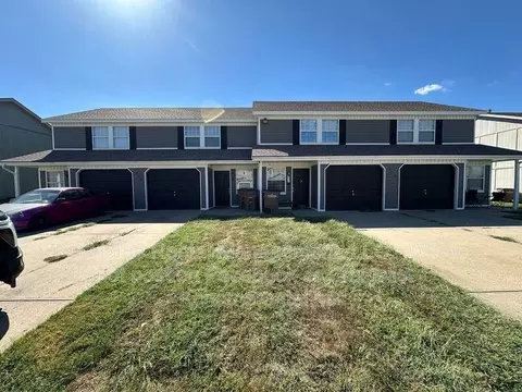 506 Sky Vue Dr Apt #B, Raymore, MO 64083
