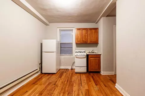 425 W Roscoe St #101, Chicago, IL 60657