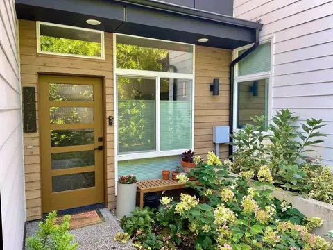 9257 Ashworth Ave N #D, Seattle, WA 98103