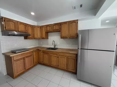 1818 Silver Ave #2, San Francisco, CA 94124