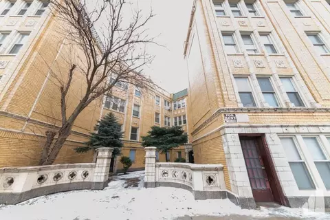 4255 W Addison St #85-1A, Chicago, IL 60641