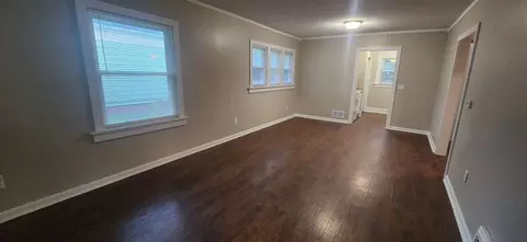 3840 Oxford St, Des Moines, IA 50313