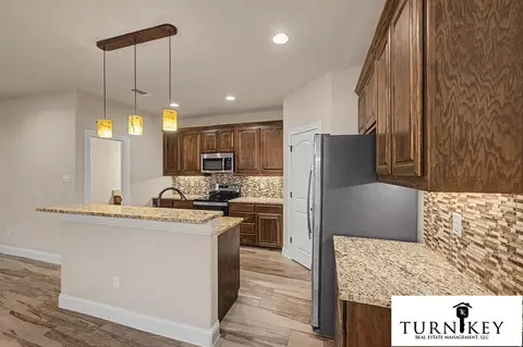 7905 Butler Ct, Benbrook, TX 76116