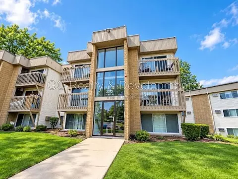 2373 John Smith Dr #C, Schaumburg, IL 60194