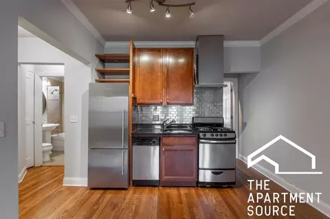 748 W Addison St #N3, Chicago, IL 60613